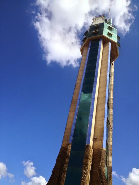 The Puerto Maldonado Obelisco in downtown. Puerto Maldonado, Machu Picchu, Space Needle, Golden Gate Bridge, Peru, Behind The Scenes, Building, Iphone, Travel