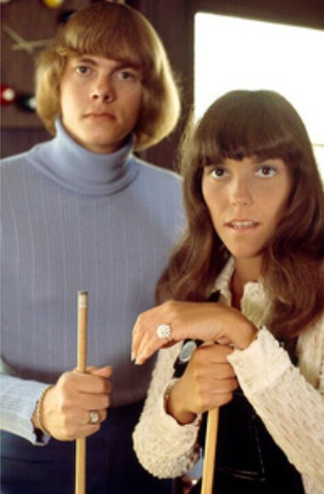 Karen and Richard Carpenter of Downey, CA playing a game of pool. Karen Richards, Richard Carpenter, The Carpenters, Karen Carpenter, Gone Girl, Musical Group, Stevie Nicks, Bad Hair, American Singers