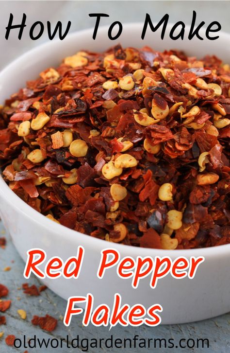 Diy Red Pepper Flakes, How To Make Red Pepper Flakes, Homemade Red Pepper Flakes, How To Dry Peppers For Spices, Dehydrating Cayenne Peppers, Homemade Crushed Red Pepper Flakes, Homemade Cayenne Pepper Powder, Diy Paprika Powder, Red Pepper Flakes Recipes