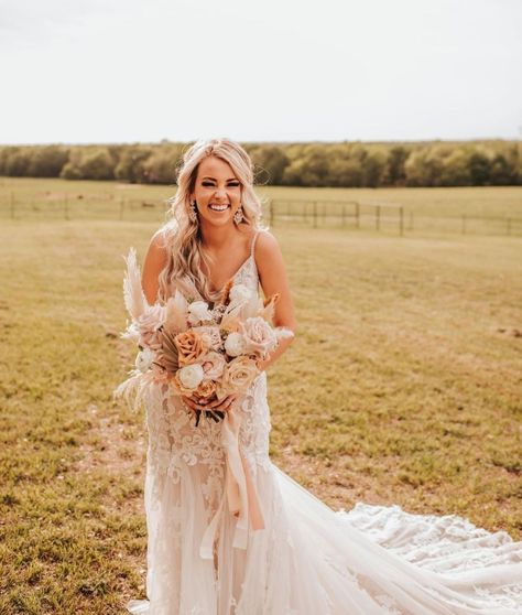 Blush Western Wedding, Western Bridal Shoes, Western Bride Hairstyles, Hairstyles Western, Western Wedding Hair, Barn Wedding Dresses, Ranch Wedding Dress, Barn Wedding Dress, Western Weddings