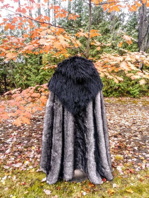 Fur Cloak Children's Cloak Junior Warm Coat Wolf Fur - Etsy Viking Fur Cloak, Fur Cloak, Viking Clothes, Fur Pelt, Winter Cloak, Nordic Wedding, Game Of Thrones Gifts, Game Of Throne, Mma Workout