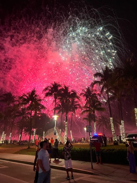 #miami #miamibeach #newyear #summer Miami Christmas, 2024 Manifestation, Florida Life, Gap Year, New Year’s Eve, Miami Florida, Miami Beach, Miami, Gap