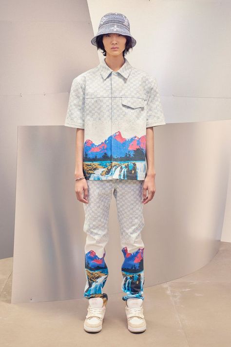 Louis Vuitton Fall 2022, Colour Decor, Louis Vuitton Presents, Louis Vuitton Collection, Dior Men, Male Fashion Trends, Menswear Fashion, Fall 2022, Virgil Abloh