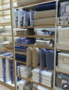 Retail Space Design, Warehouse Design, Foam Bed, Store Interiors, Shop Layout, Showroom Design, Retail Interior, Store Design Interior, Furniture Showroom