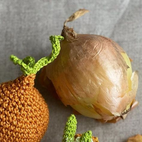 Crochet and knit food | bearygerry.etsy.com🧅🧅🧅 #crochetonion #cebula #onion #crochetvegetables #crochetfood #amigurumifood #fakefood #funfoodideas #amig... | Instagram Amigurumi Brussel Sprout, Crochet Cabbage, Onion Crochet, Vegetable Amigurumi, Eggplant Amigurumi, Crochet Food, Kids Kitchen, Fake Food, Aesthetic Food