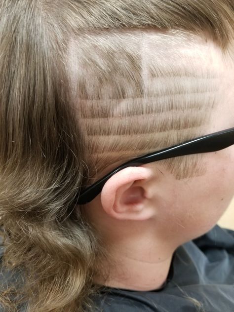 Side shave mullet american flag Shave Designs, Mullet Hairstyles, Shaved Hair Designs, Mullet Haircut, Subtle Ombre, Shaved Sides, Hairstyles For Men, Mullet Hairstyle, Stylish Hats