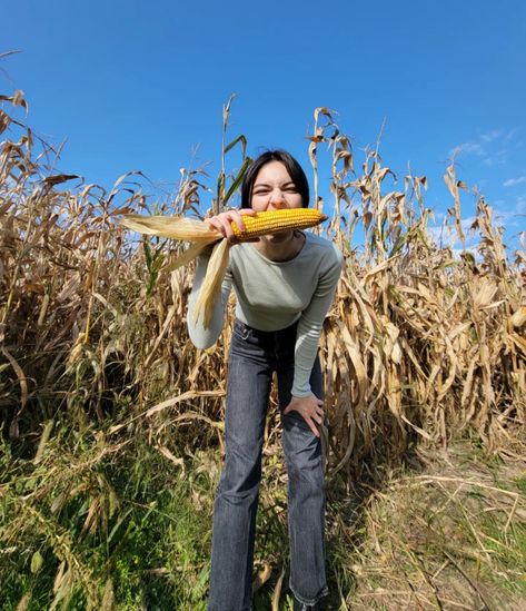 fall, outfit, corn maze Corn Maze Instagram Pictures, Corn Maze Couple Pictures, Corn Maze Outfit Fall, Corn Maze Photoshoot, Corn Maze Aesthetic, Corn Maze Outfit, Corn Maze Pictures, Pumpkin Patch Corn Maze, Pumpkin Patch Pictures