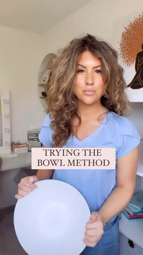 Claire 🇬🇧 | 🥣 TRYING THE BOWL METHOD 💦 This method helps with maximising hydration and creating defined curl/wave formation by repeatedly submerging... | Instagram Curly Hair Bowl Method, Hair Bowl Method, Bowl Method Wavy Hair, Air Dry Wavy Hair, Dry Wavy Hair, Wavy Hair Method, Bowl Method, Curly Hair Tutorial, Soaking Wet