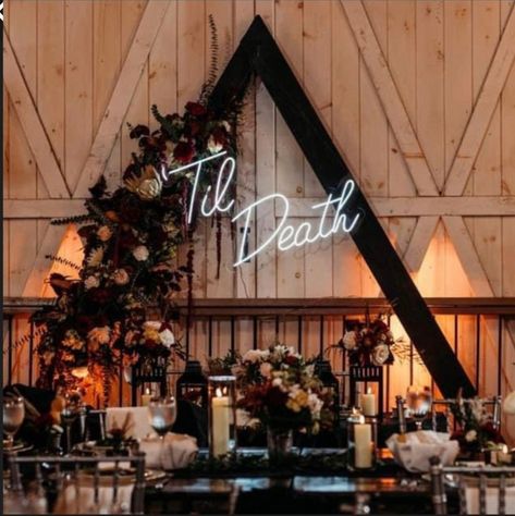 Edgy Rustic Wedding, Cooper And Black Wedding, Goth Sweetheart Table, Dark Rustic Wedding Theme, Black Minimalist Wedding Decor, Wedding Gothic Romantic, Goth Wedding Venues, Rustic Dark Wedding, Black Bohemian Wedding