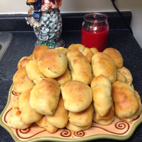 Pyrizhky Recipe, Food Hub, So Delicious, Buns, Party Food, Nom Nom, Comfort Food, Growing Up, Bacon