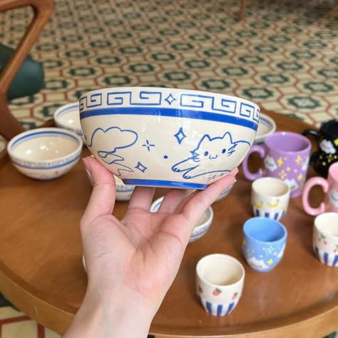 Dragon Pottery Painting, Ceramic Painting Bowls, Anime Pottery Painting Ideas, Pokemon Pottery Painting, Ceramic Drawing Ideas, Ceramic Bowl Ideas Painted, Ponyo Bowl, Ceramics Art Ideas, Ceramic Pottery Bowl