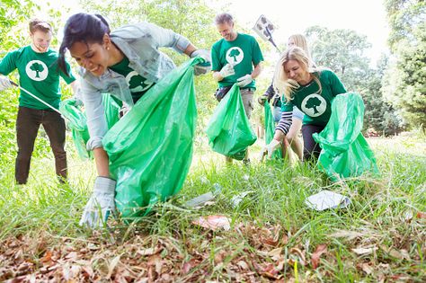 Environmentalist volunteers picking up trash in field Philippine Culture Poster, Vacation Images, Community Service Projects, Myanmar Art, Environmental Research, Pick Up Trash, Up Pictures, Areas Verdes, Human Poses Reference