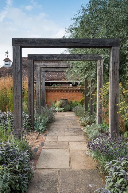 Pergola Modern, Small Cottage Garden Ideas, York Stone, Walkway Design, Pergola Design, Garden Walkway, Pergola Plans, Pergola Kits, Pergola Patio