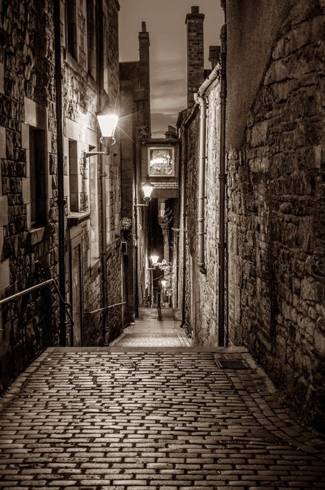 Victorian London Aesthetic, Alley Aesthetic, London 1800, 18th Century Aesthetic, 1800s Aesthetic, Victorian Street, Historical London, 19th Century London, Aesthetic Europe