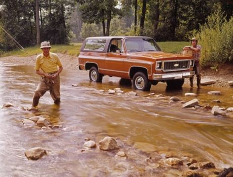 Bronco Photoshoot, Vintage Bronco, Blazer 4x4, Town Inspiration, Future Vehicles, K5 Blazer, Square Body, Chevrolet Blazer, Fall Photoshoot