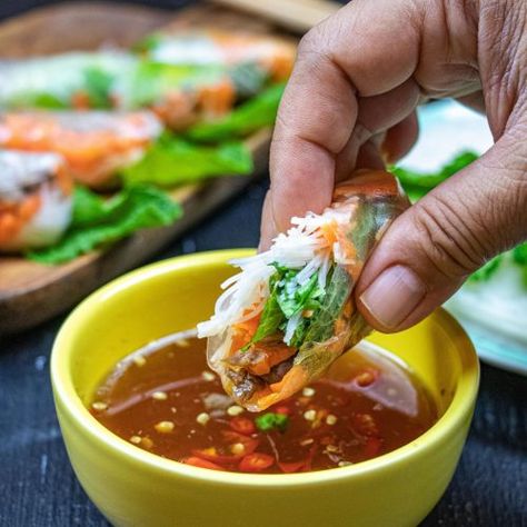 Spring Roll Dipping Sauce, Vietnamese Sauce, Vietnamese Fresh Spring Rolls, Vietnamese Rolls, Spring Roll Sauce, Vietnamese Spring Rolls, Spicy Dipping Sauce, Fresh Spring Rolls, Resep Salad