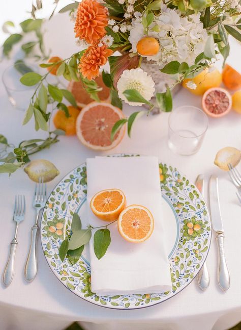 Cottage Party, Floral Picnic, Vibrant Aesthetic, Citrus Wedding, Circle Table, Dinner Party Summer, Wedding Pic, Table Set Up, Event Planning Design