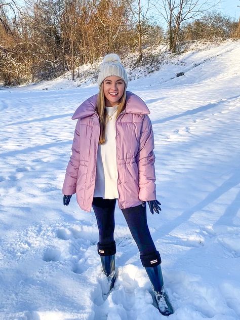 Light Purple Puffer Jacket Outfit, Mauve Jacket Outfit, Purple Puffer Jacket Outfit, Purple Jacket Outfit, Pink Puffer Jacket Outfit, Puff Jacket Outfit, Puffer Jacket Outfits, Puffer Coat Outfit, Snow Outfits For Women