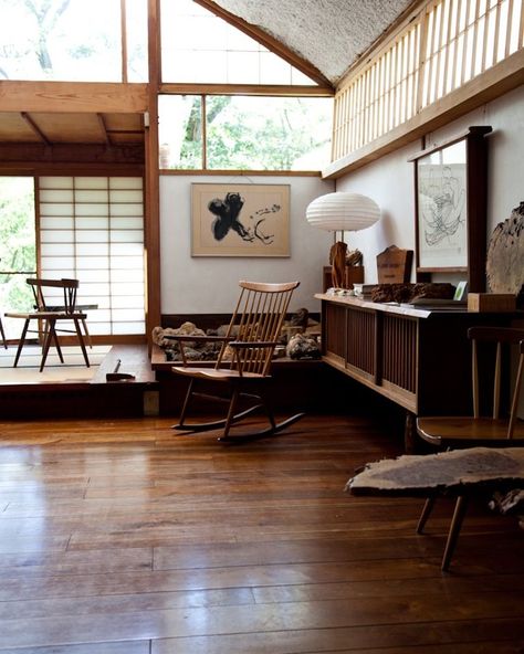 Japanese Interiors, Bedroom Minimalist, Japanese Interior Design, Wooden Floors, Japanese Interior, Japan Design, Japanese House, A Living Room, Japanese Design