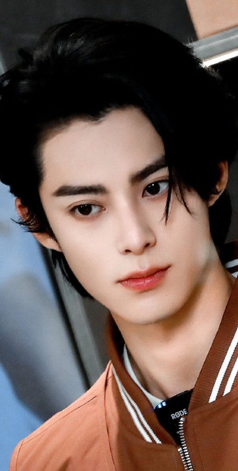 Dylan Wang Long Hair, Dylan Wang Selfie, Wang Dylan, Wang Hedi, Most Handsome Actors, Hot Asian Men, Dylan Wang, Handsome Actors, Asian Men