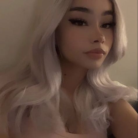 rubyy2smooth on ig Thug Girl, Grp Port, Swag Makeup, Aesthetic Grunge Outfit, Pretty Selfies, Pretty Makeup, Girl Icons, White Hair, Pretty Face