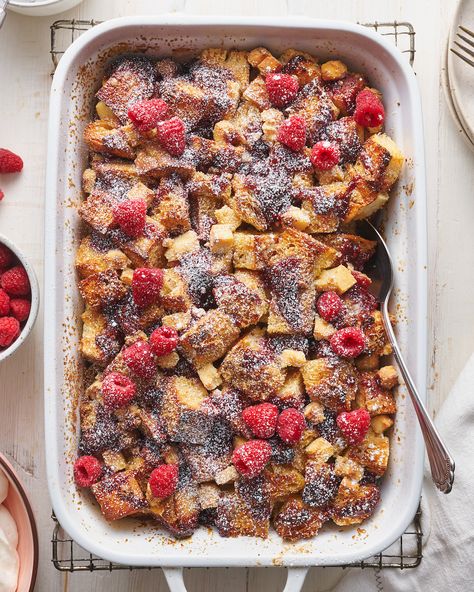 If you're not making Overnight Raspberry Cheesecake French Toast Casserole for for breakfast or brunch this weekend... you're missing out! Serves a crowd, tastes incredible, and can be made in advance; just cover the baking dish and refrigerate overnight. Raspberry French Toast Casserole, Gluten Free French Toast Casserole, Raspberry French Toast, French Toast Recipes, Cheesecake French Toast, Homemade Brunch, Easy French Toast, Easy French Toast Recipe, Baker By Nature