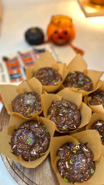 Sugar Cookie Oreo Brownie Halloween, Skull Brownies, Ghost Baking, Spooky Brownies, Pillsbury Sugar Cookies, Halloween Brownies, Brownie Girl, Pumpkin Carving Party, Brownie Cups