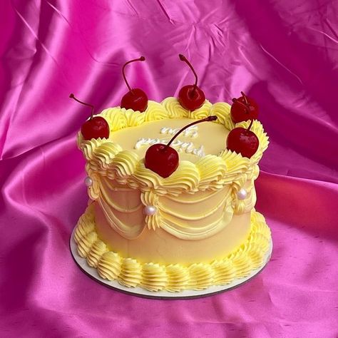 BAKEDINSPACE on Instagram: "Woke up and chose mellow yellow lemon on this gloomy day 💛 . . . #vintagecakes #buttercreamcakes #piping #cakedecorating #cakesofinstagram #wiltoncakes #wilton #cakecakecake #cake #cakeart #sydney #baker #cakedecoratingideas #cakedesign #cakelover" Yellow Heart Cake, Yellow Vintage Cake, Kue Birthday, Retro Birthday Cake, Heart Cake Designs, Woke Up And Chose, Vintage Cake Decorating, Heart Cake Design, Cake Recipes Easy