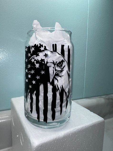 Patriotic Glass Can by ChasinBlessingDesign on Etsy Pictures Of Flags, Yukon Cornelius, Veterans Flag, Skull Flag, Frosted Cup, Cup With Lid And Straw, Cup With Lid, Glass Cups, Coffee Gifts