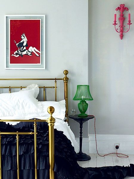 How to Style a Brass Bed | Thayer & Reed Pictures Over Bed, Quirky Bedroom, Brass Headboard, Brass Bedroom, Brass Bed Frame, Wrought Iron Bed, Brass Bed, Eclectic Bedroom, Iron Bed