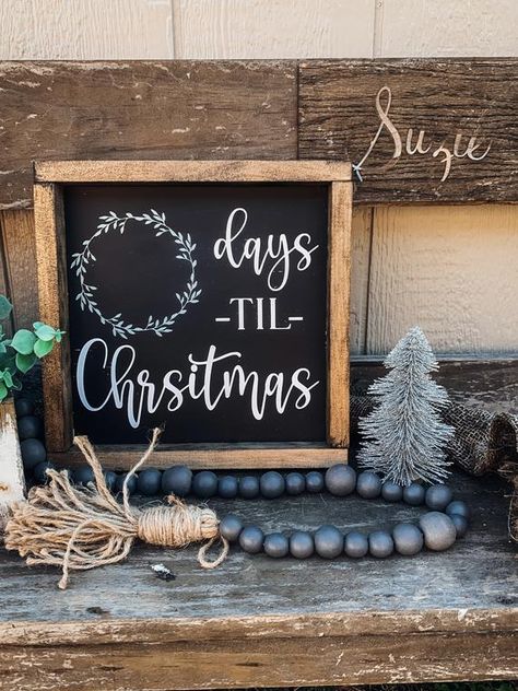 Countdown To Christmas Sign, Chalkboard Countdown, Chalkboard Sayings, Christmas Tree Game, Chalkboard Crafts, Christmas Chalkboard Art, Christmas Countdown Diy, Budget Christmas, Christmas Signs Diy