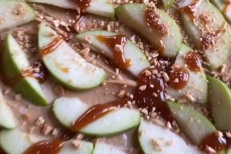 Apple Dips, Crazy Busy Mama, Roll Out Sugar Cookies, Taffy Apple, Apple Cookie, Butter Sugar Cookies, Coffee Creamer Recipe, Creamer Recipe, Slow Cooker Pasta