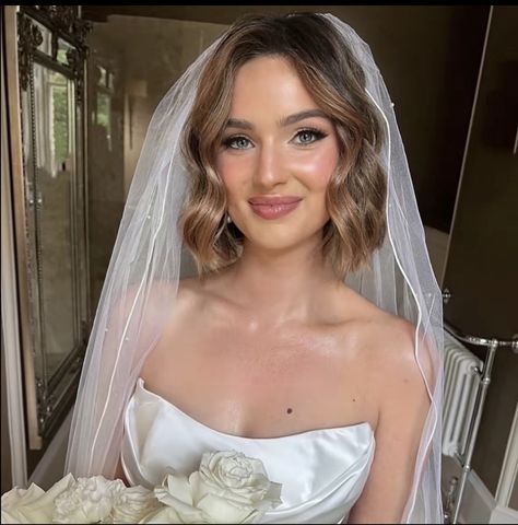 Bride Soft Glam Makeup, Bridal Make Up Soft Glam, Wedding Makeup Round Face, Simple Bridal Makeup Natural, Wedding Makeup Soft Glam, Makeup Round Face, Bridal Glam Makeup, Soft Glam Wedding Makeup Brides, Soft Glam Wedding Makeup