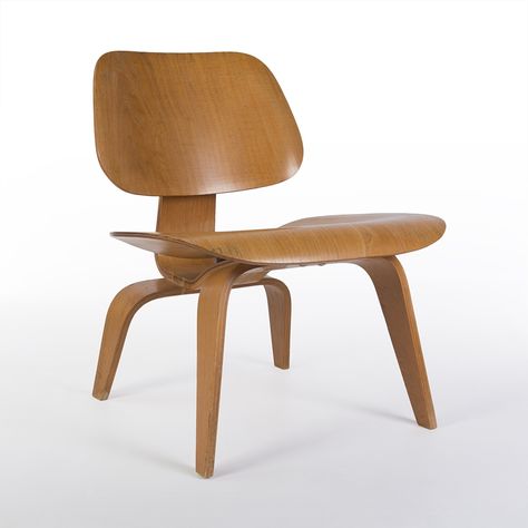 Eames Lcw, Plywood Lounge Chair, Wooden Kitchen Chairs, Eames Furniture, Eames Rocking Chair, Dsw Chair, Design Timeline, Plywood Chair, Gold Chair