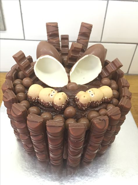 Bueno Bar Cake, Nutella Themed Cake, Chocolate Bueno Cake, Kinda Bueno Cake, Bueno Cake, Chocolate Bar Cakes, Chocolate Extreme Birthday Cake, Flourless Desserts, Cupcake In A Cup