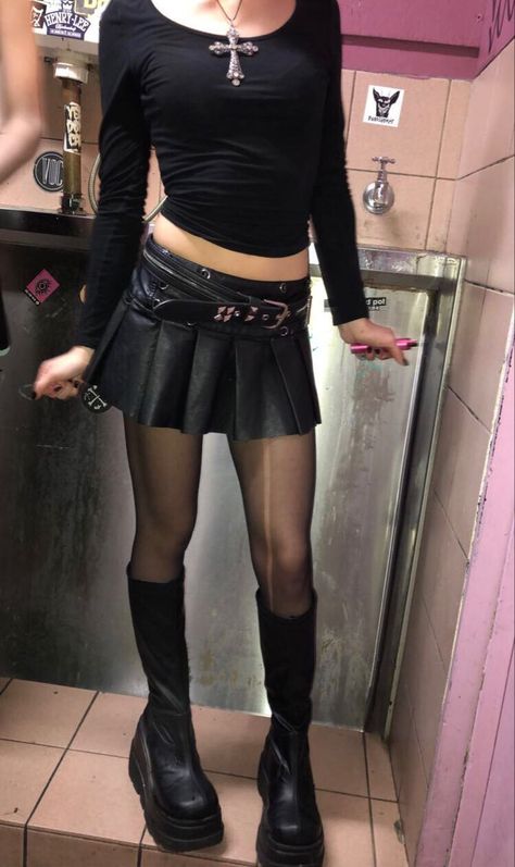 Leather Skirt Outfit, Rockstar Gf, Fashion Fits, Skirt Outfit, Cool Clothes, Dream Clothes, Thigh High Boots, Fashion Killa, Look Cool