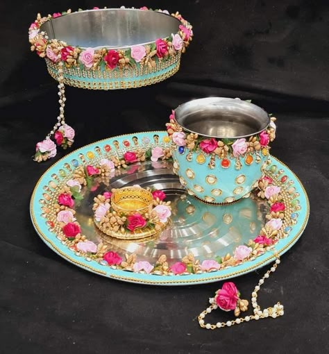 Karwa Chauth Plate Decoration, Karvachauth Thali Decoration, Karwachauth Thali Decoration Ideas, Karva Chauth Thali, Karwa Chauth Thali, Kalash Decoration, Aarti Thali, Puja Thali, Thali Decoration