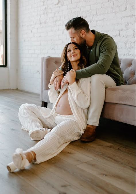 Sweats Maternity Shoot, Cozy Maternity Shoot Studio, Maternity Couch Poses, Pink Maternity Shoot, Spring Pregnancy Photoshoot, Cozy Maternity Shoot, Maternity Indoor Photography, Studio Maternity Shoot Couple, Indoor Maternity Photoshoot