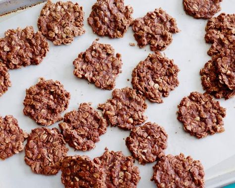 Get No-Bake "Cow Pile" Cookies Recipe from Food Network Cow Patties, Cow Pies, Chocolate No Bake Cookies, Peanut Butter Roll, Cocoa Cookies, Baking Recipes Cookies, Chocolate Toffee, Top Recipes, Cookies Ingredients