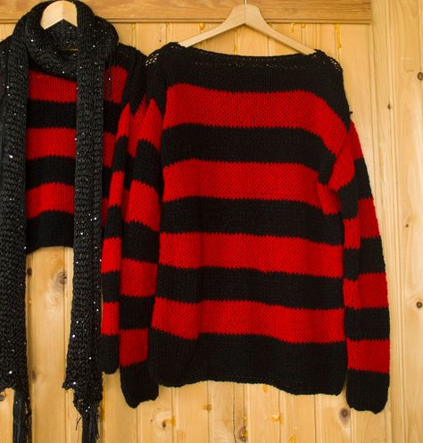 Oversize Striped Sweater, Black And Red Striped Sweater, Vivianna Core, Red Clothes Aesthetic, Black And Red Clothes, Red And Black Clothes, Grunge Outfits For School, Red Black Striped Sweater, Black And Red Crochet