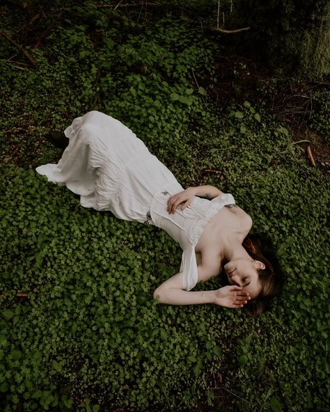 McKenzie had a vision for her grad session and we created some magic ✨🌲 I will definitely be sharing more of this session 🫶🏻 #PNW #Oregon #twilight #photoshoot #photographyinspo #portraits #photography #soloportraits Twilight Photoshoot Ideas, In The Woods Photoshoot, Oregon Twilight, Twilight Photoshoot, Pnw Photoshoot, Wood Photoshoot, Photoshoot In The Woods, Magical Photoshoot, Woods Photoshoot