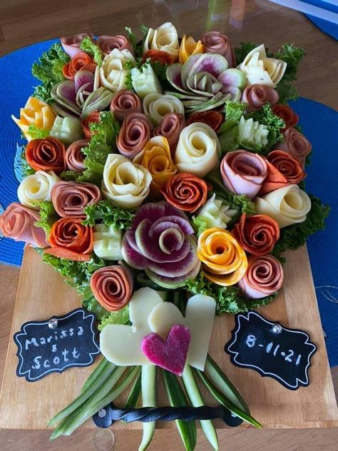 Charcuterie Board Ideas For Bridal Party, Charcuterie Board For Bridal Party, Flowers Charcuterie Board, Charcuterie Board Decor, Charcuterie Bouquet, Food Charcuterie Board, Ideas Healthy Food, Charcuterie Board Meats, Charcuterie Appetizers