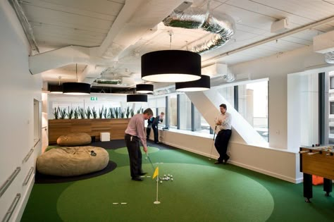 Challenger Workplace | OpenBuildings Office Breakout, Golf Simulator Room, Nyc Interior Design, Houses Interior, Breakout Area, Los Angeles Interior Design, Interior Design Pictures, Golf Design, Relaxation Room