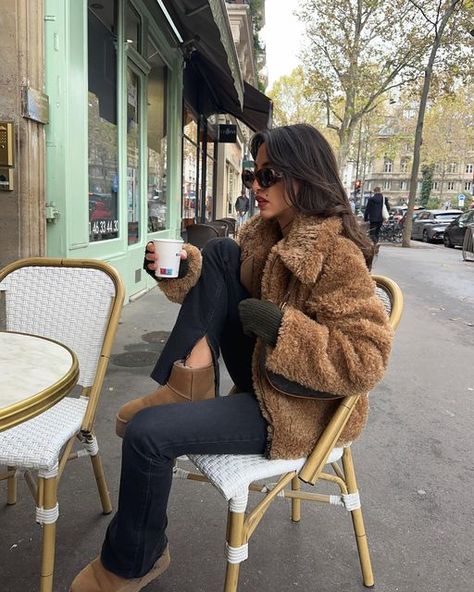 Taïna Cassagnes on Instagram: "Teddy bear 🧸 . #parisianvibes #fallhairtrends #minimaliststyle #backtoschool #casualstyle #burgundy #ootd #fitcheck #parisienne #parisianstyle" Teddy Bear Aesthetic Outfit, Brown Teddy Jacket Outfit, Teddy Bear Jacket Outfit, Lapel Jacket For Women, Mid Size Winter Outfits, Camel Jacket Outfit, Teddy Bear Coat Outfit, Teddy Jacket Outfit, Jacket For Women Fashion