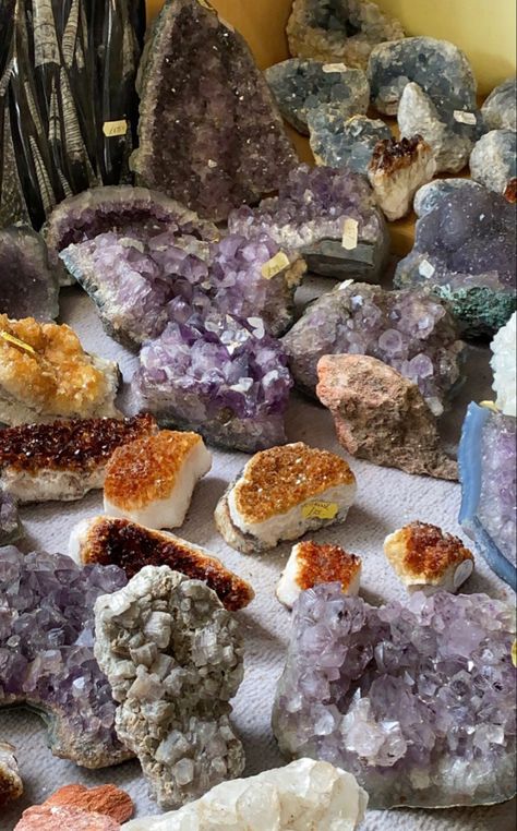 Rocks And Crystals Aesthetic, Aesthetic Crystal Collection, Crystals Shop Aesthetic, Crystal Manifestation Aesthetic, Astrology Crystals Aesthetic, Crystal Room Decor, Crystal Room, Crystal Vibes, Crystal Aesthetic