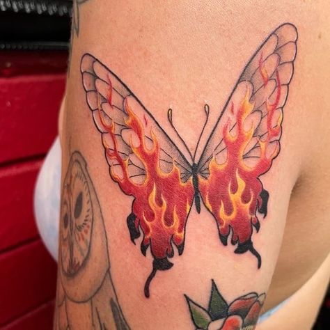 Flames Butterfly Tattoo, Butterfly With Flames Tattoo Design, Tattoo Flames Fire, Flames Sleeve Tattoo, Flames And Flowers Tattoo, Fire Tattoo Designs Art, Butterfly Tattoo With Flames, Tattoo Fade Out, Butterfly On Fire Drawing