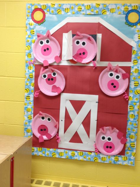 Pigs from pink paper plates Pig Bulletin Board Ideas, Farm Classroom, Pink Paper Plates, Farm Classroom Theme, Bug Craft, Farm Theme Preschool, Farm Animal Crafts, Theme Preschool, Bug Crafts