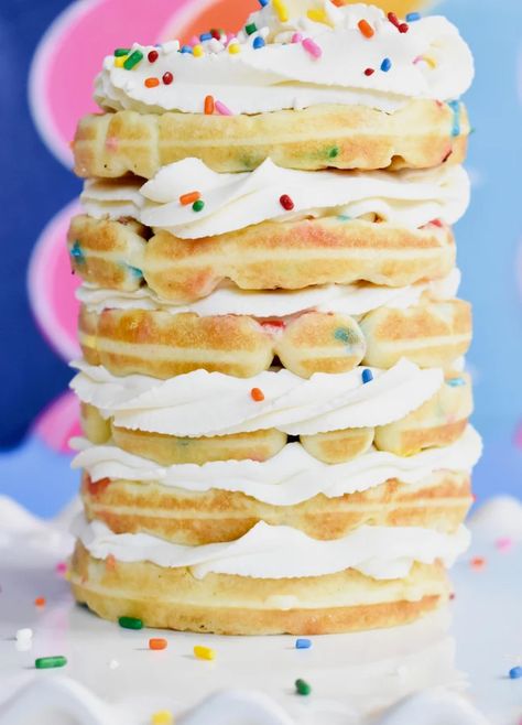 This DIY Waffle Birthday Cake Will Win Your Kid’s Next Party Waffle Themed Birthday Party, Waffle Cake Ideas, Waffle Cake Birthday Ideas, Waffle Birthday Cake, Waffle Cake Birthday, Waffle Dog Birthday Cake, Waffle Birthday, Diy Waffles, Diy Smash Cake