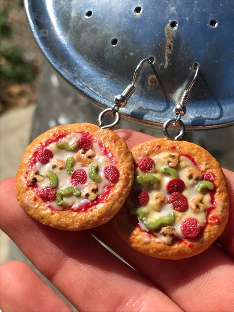 Pizza Polymer Clay, Clay Pizza, Clay Toys, Miniature Pizza, Food Clay, Pizza Earrings, Polymer Clay Food, Pizza Cat, Mini Pizzas