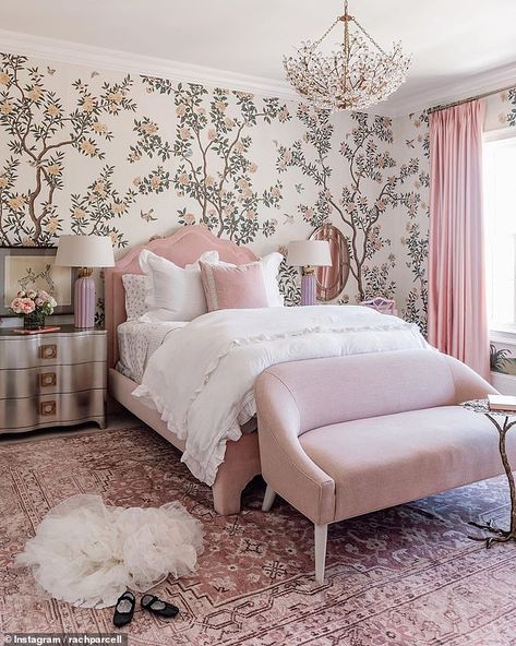 Blogger Rachel Parcell wows Instagram with her lavish LAUNDRY ROOM Rose Bedroom, Family Room Paint, Alice Lane, Laundry Room Wallpaper, Girl Bedrooms, Classy Bedroom, Future Apartment, Rooms Reveal, Girl Bedroom Decor